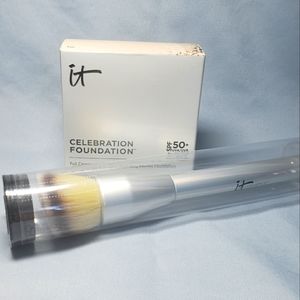 It Cosmetics Celebration Foundation & Angled Brush
